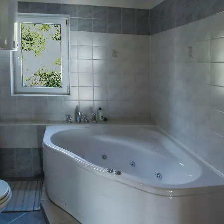 Marija With Pool & Garden & Amazing Sea View 别墅 *